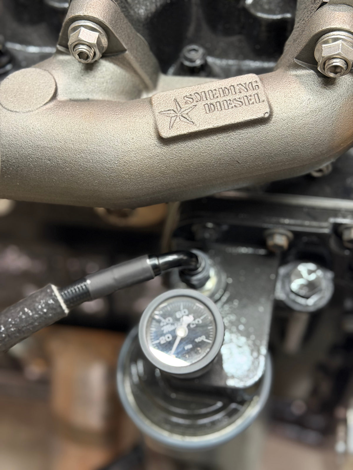 -6AN oil feed fitting at the oil filter housing