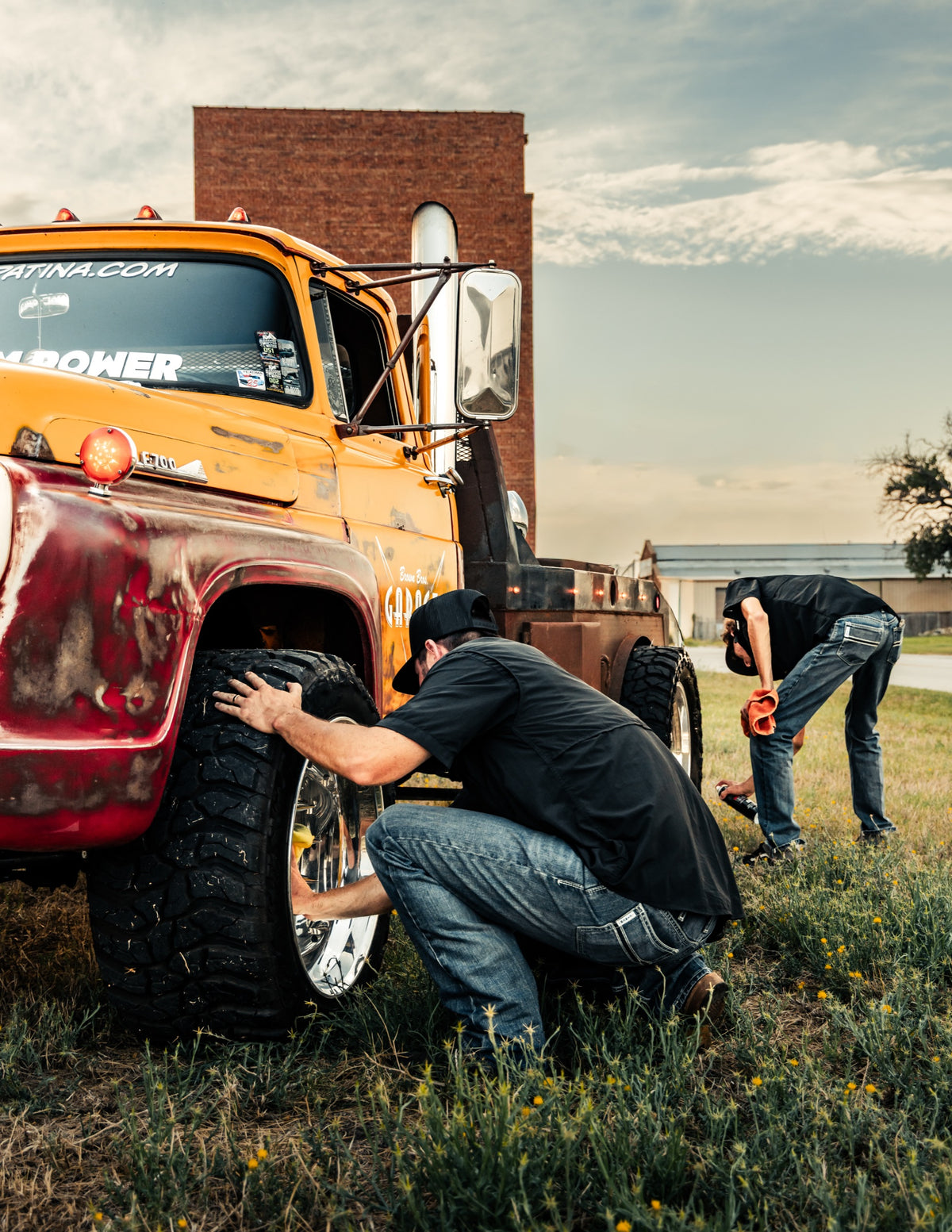 Brown Bros. crew wrenching on the F700