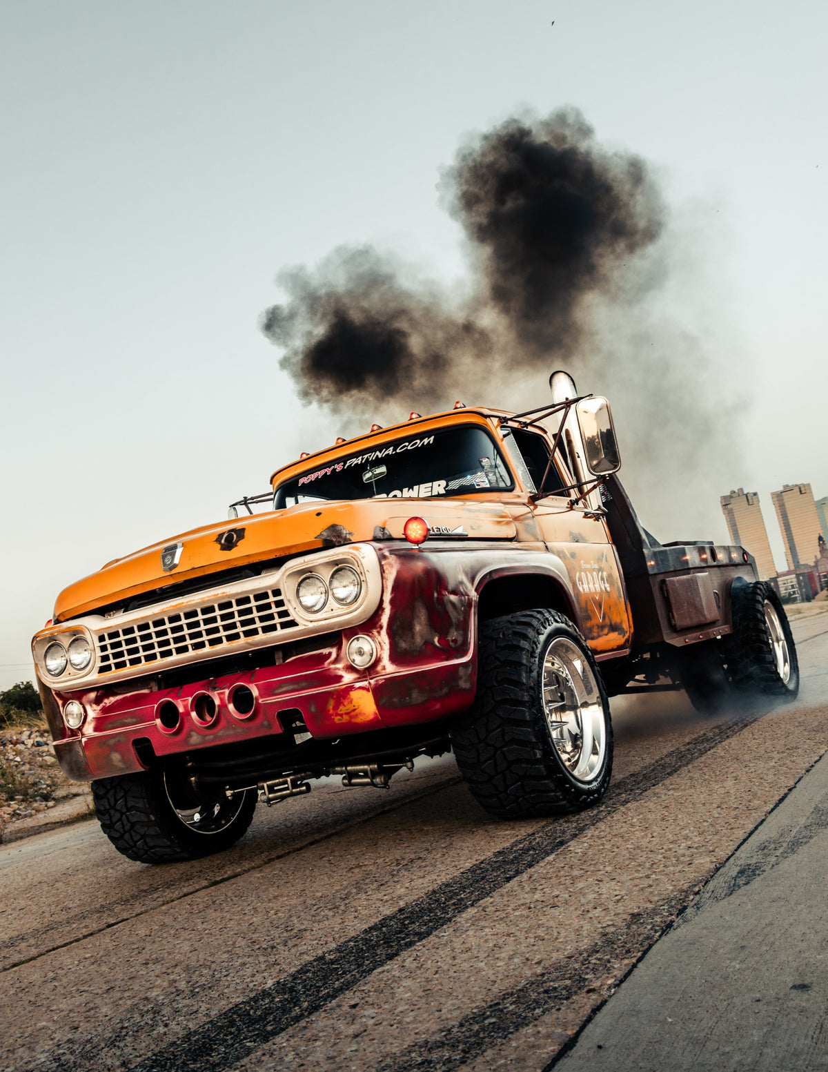 1958 Ford F700 crew cab throwing black smoke