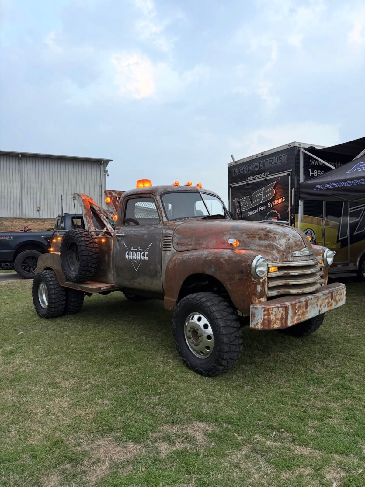 Roadrunner, the 1950 Chevy tow truck, from the side