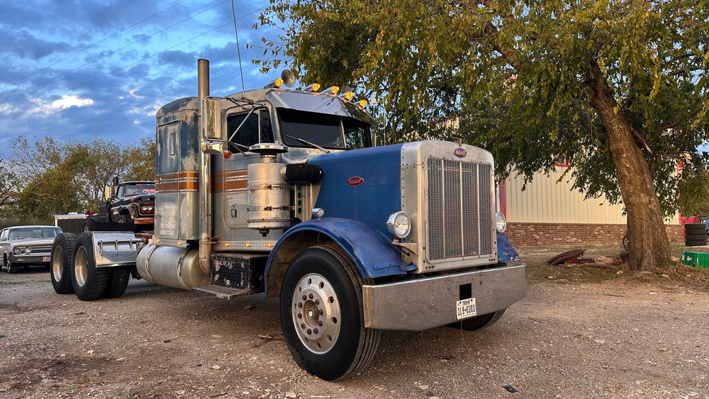 Stinky Pete, a 1975 Peterbilt 359 with a big cam engine