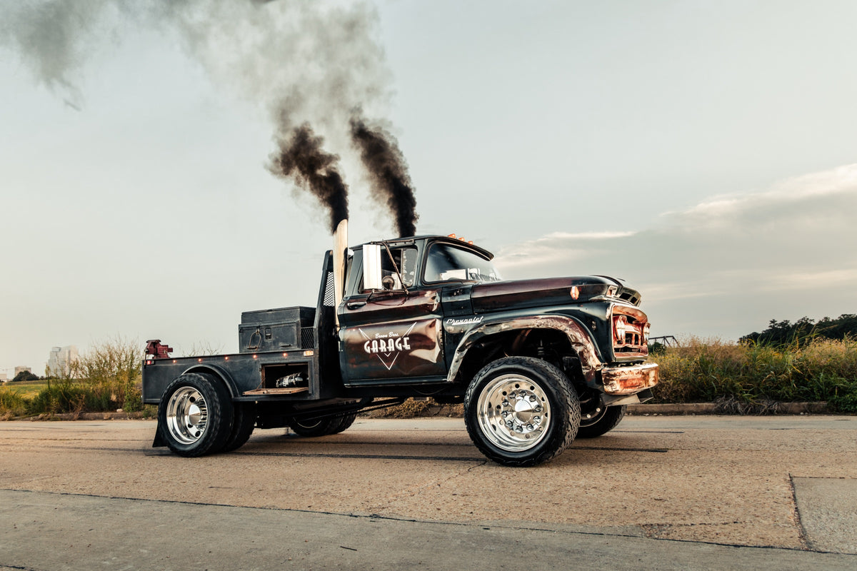 General Lee, the 1960 Chevy C60 Viking, throwing black smoke